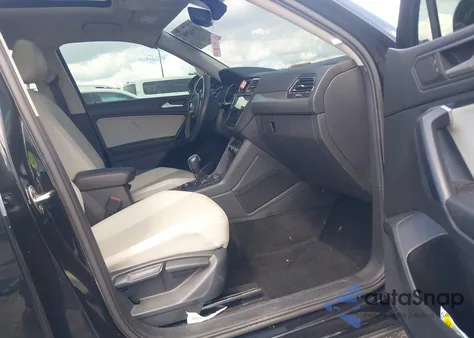 2021 Volkswagen Tiguan 2.0T Se/2.0T Se R-Line Black/2.0T Sel z USA, uszkodzony, nr VIN 3VV2B7AX1MM030765